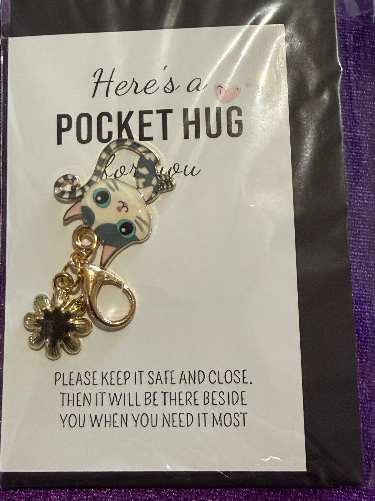 Cat Pocket Hug Clip Charm with Daisy Grey & White
