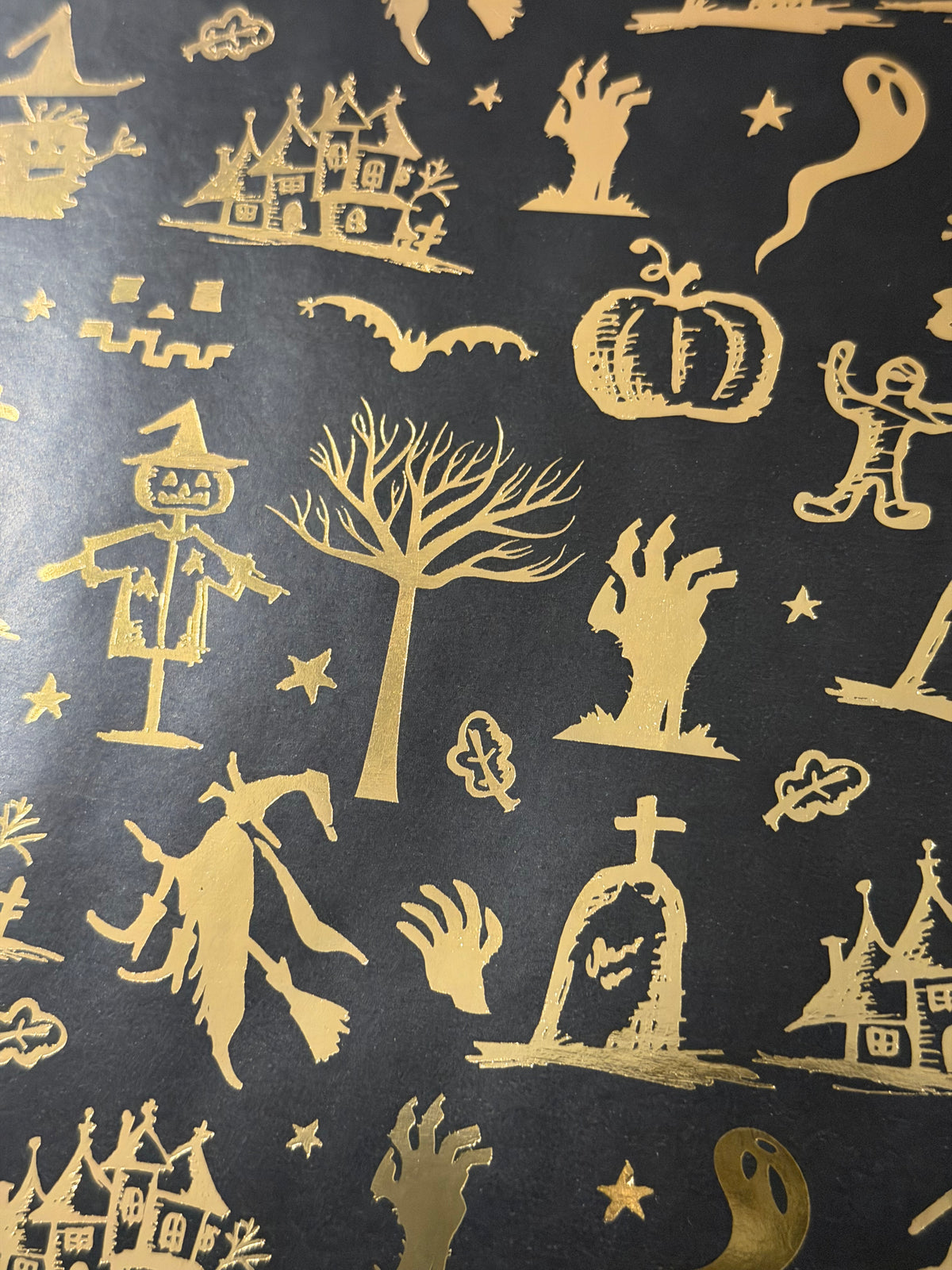 Haunted Graveyard Premium Gift Wrap – Black & Gold – 43 cm × 5 m