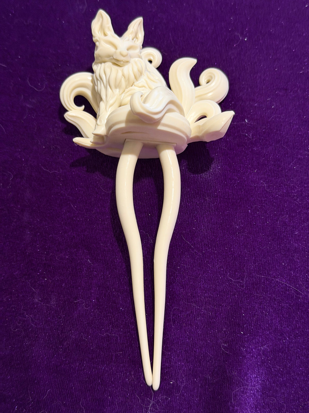 Ivory Nine-Tailed Fox Hair Fork