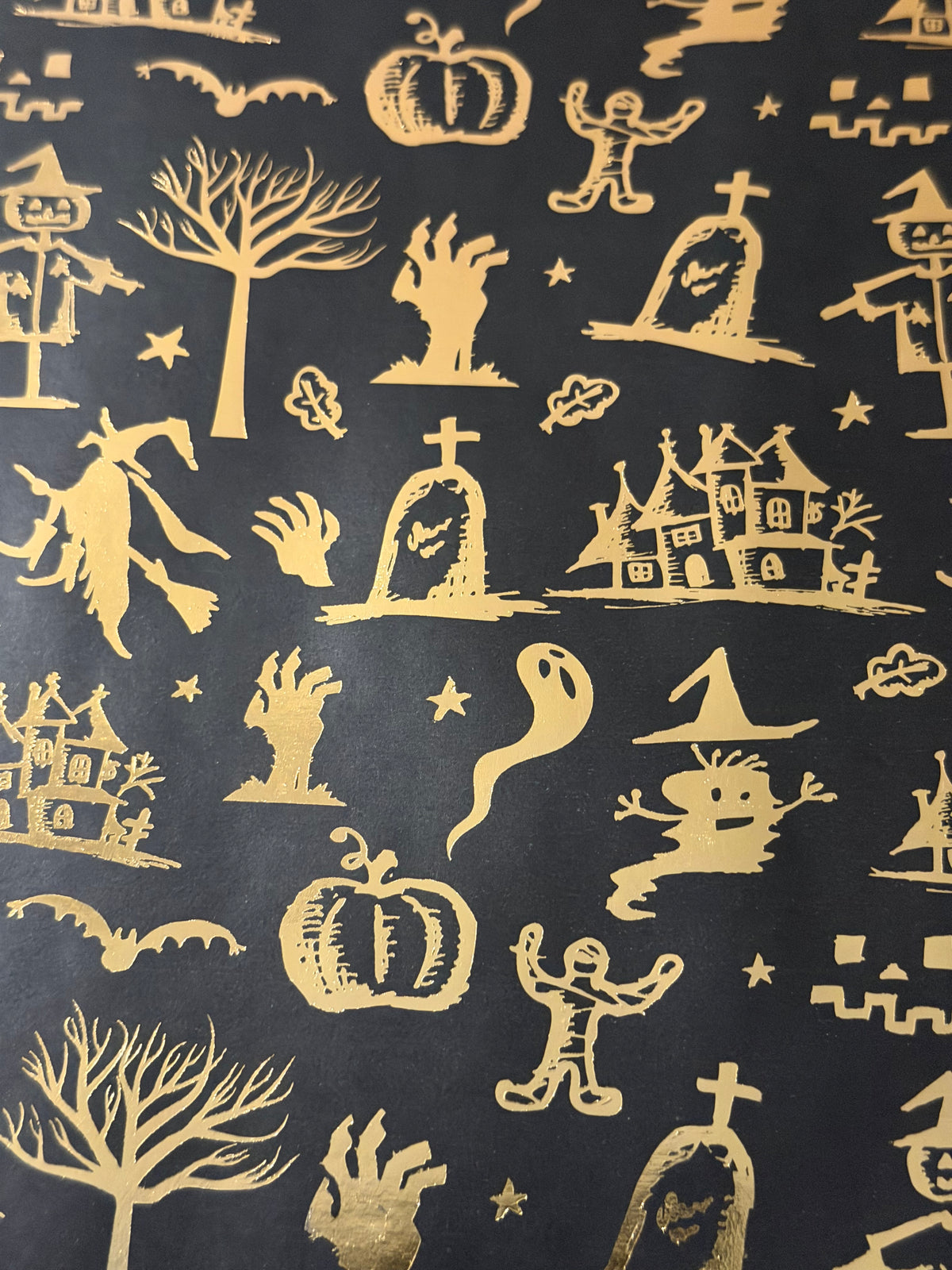 Haunted Graveyard Premium Gift Wrap – Black & Gold – 43 cm × 5 m