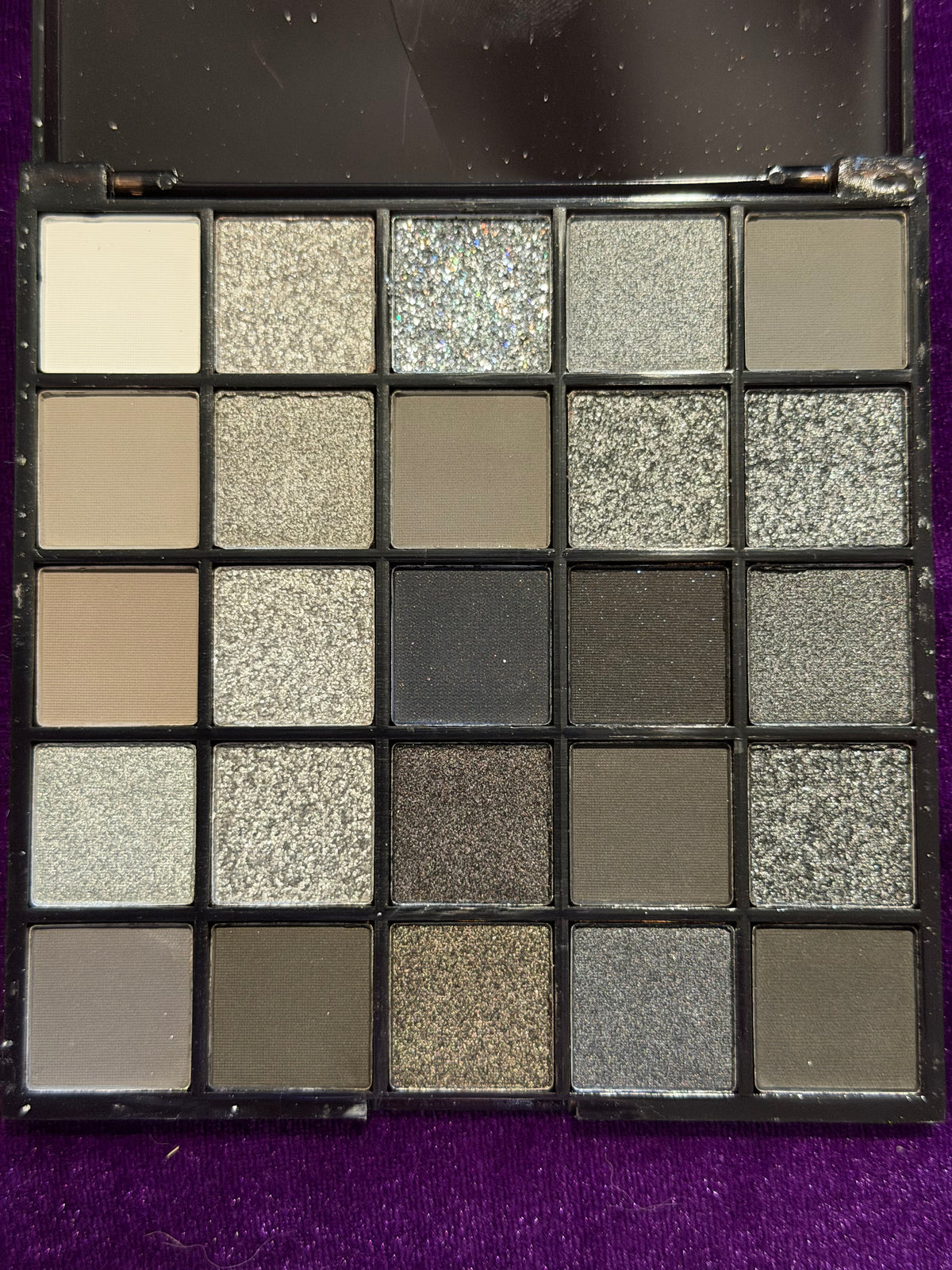 K’APEINE LOOK – 25 Shade Gothic Eyeshadow Palette