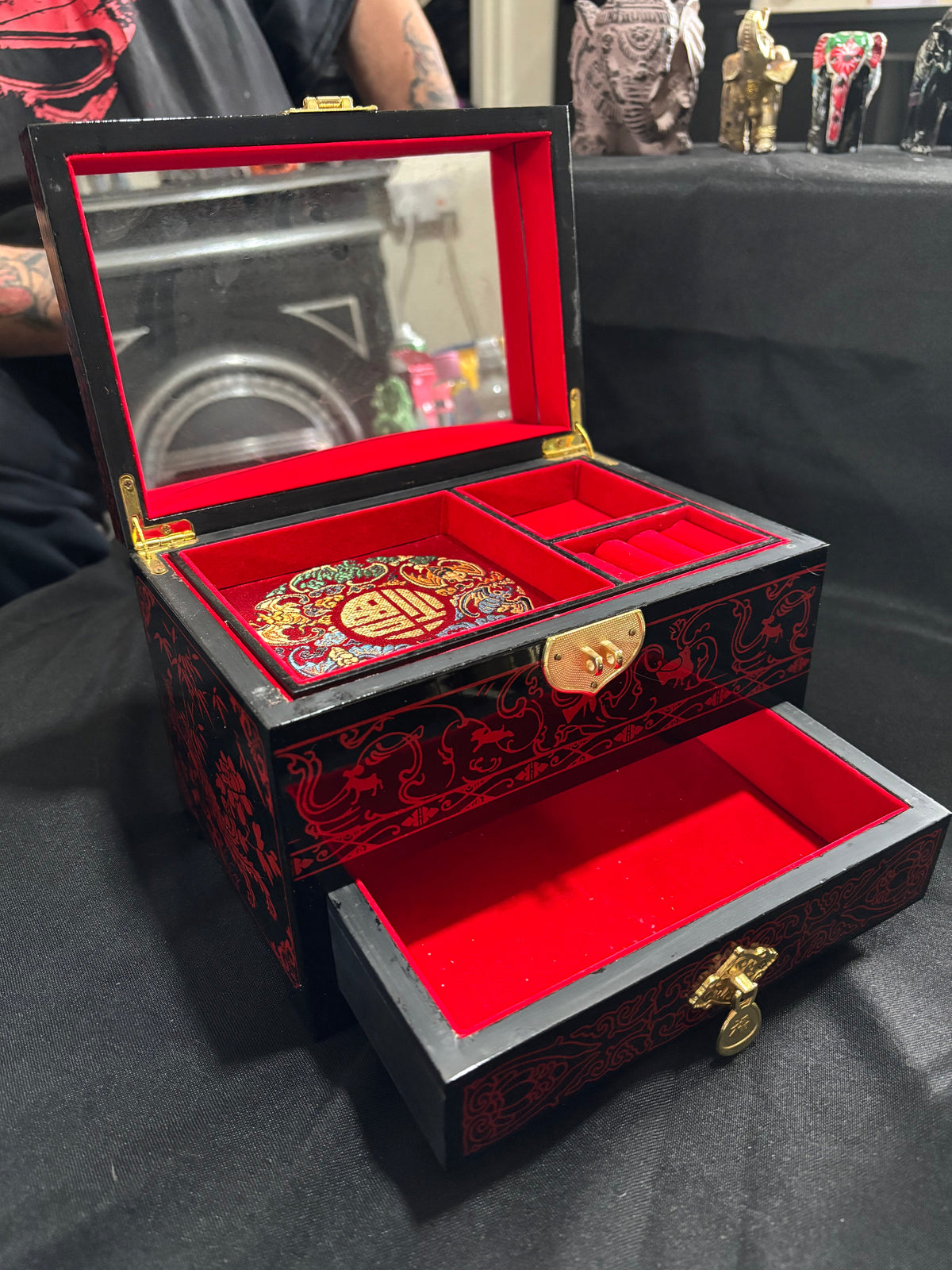Vintage 1998 Chinese Black & Red Lacquer Jewellery Box – Hong Kong
