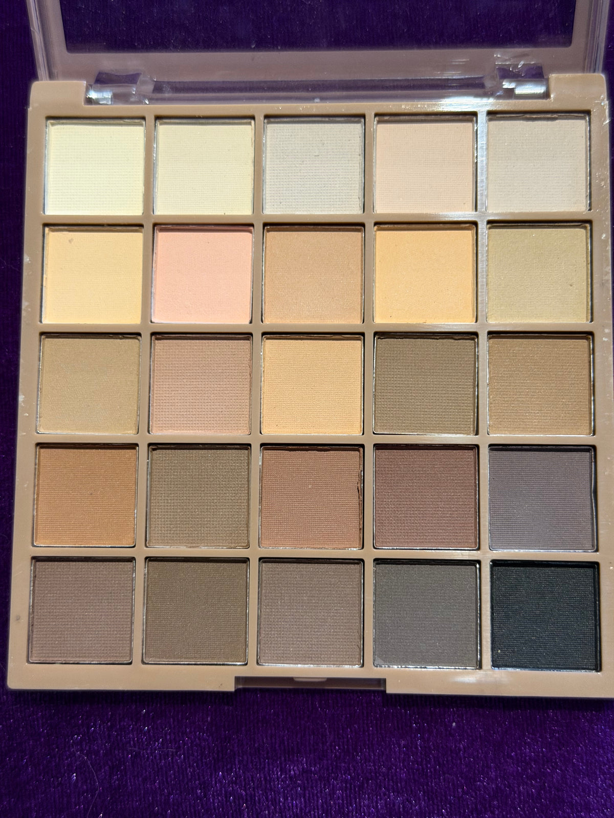 K’APEINE LOOK – 25 Shade Brown & Neutral Eyeshadow Palette