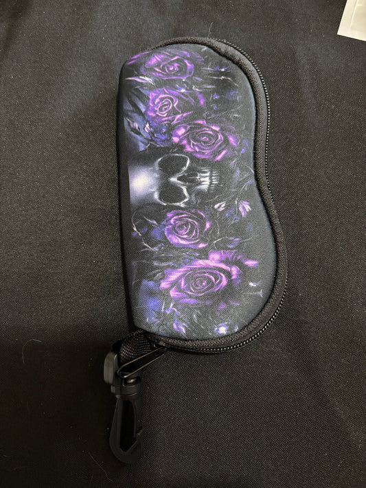 Shockproof Glasses Case – Clip-On Sunglasses Case Skull & Roses